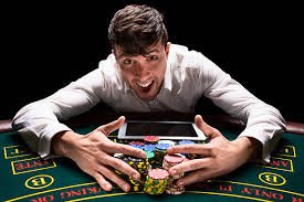 Slots ဂိမ်းများ Reel Spin ဖြင့် Jackpot ထွက်ပေါ်နေသောမြင်ကွင်း